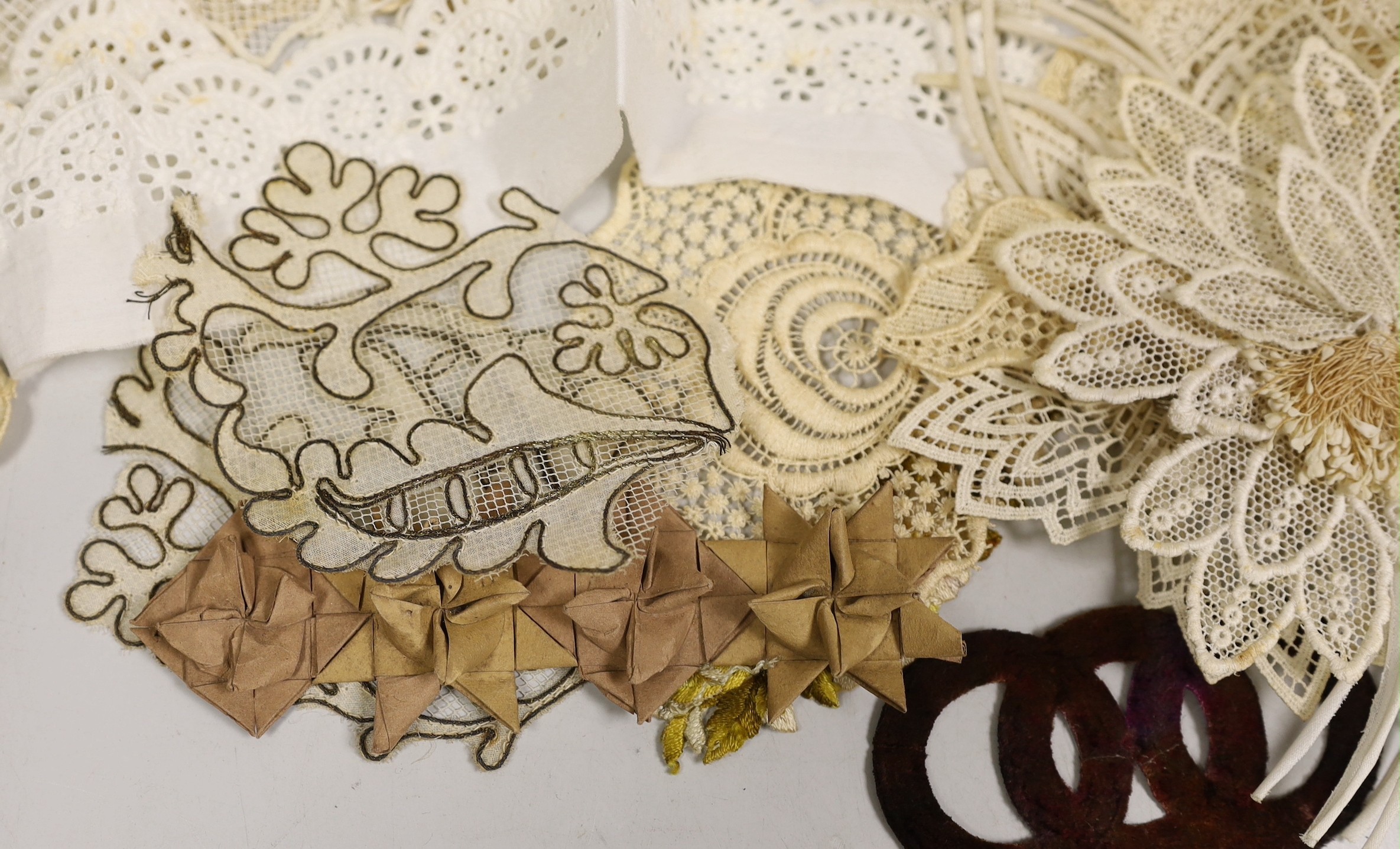 A collection of mixed 20th century lace trim, inserts and appliqués